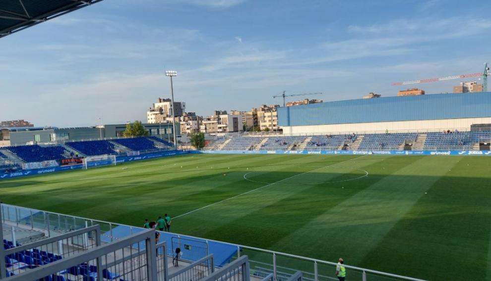 El estadio Fernando Torres de Fuenlabrada, hora y media antes del inicio del partido de esta noche ante el Real Zaragoza.