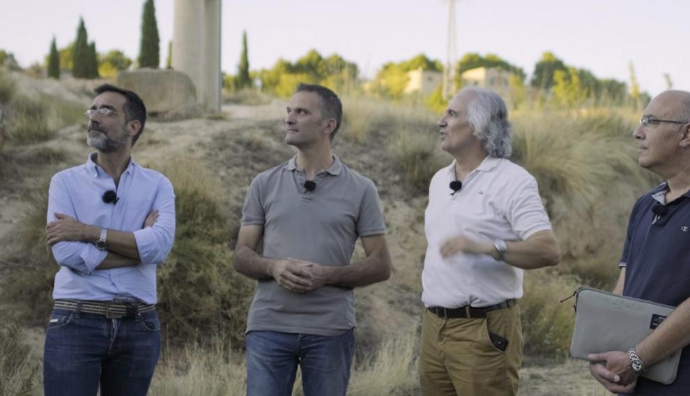 Los cuatro experos en Pierres Vedel en el acueducto de Teruel.