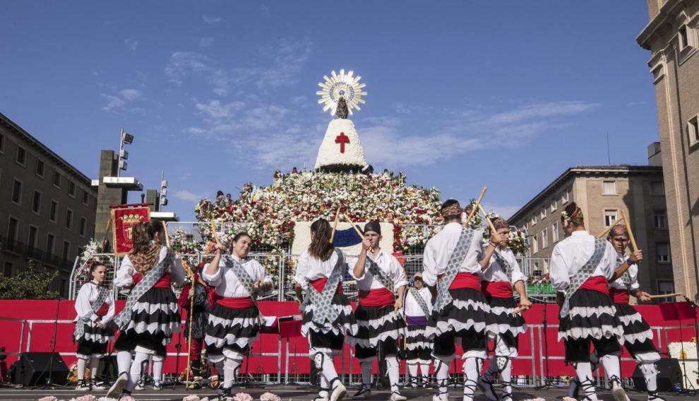 A pocos días de que comiencen las ‘no fiestas’ del Pilar 2021, nos ponemos nostálgicos y tiramos de archivo para recordar algunos de los mejores momentos que nos dejaron los Pilares del 2019, los últimos que vivimos antes de que el covid irrumpiera en nuestras vidas, llenos de conciertos, ferias, música... y mucha gente y alegría en las calles.