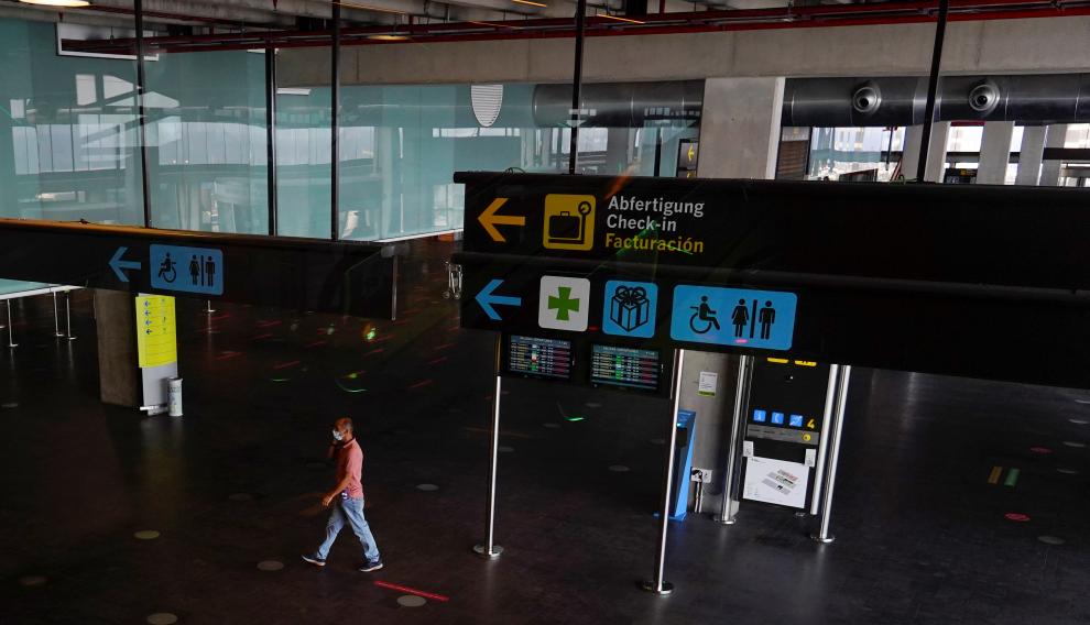 La Palma airport inoperative due to volcanic ash
