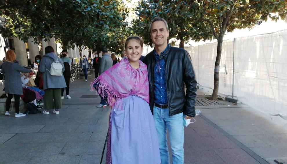 Claudia y Óscar de Laiglesia, en la plaza del Pilar.