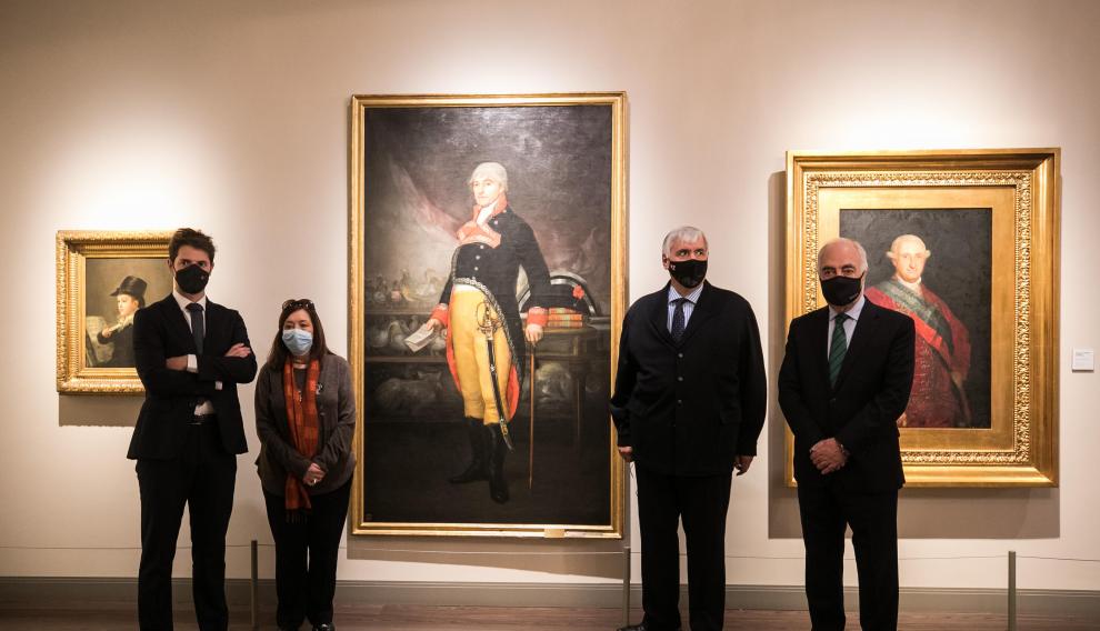 Félix Jordán de Urriés, Mª Dolores Albiac, Domingo Buesa y José Luis Rodrigo presentaron el ciclo delante del retrato de Azara pintado por Goya.