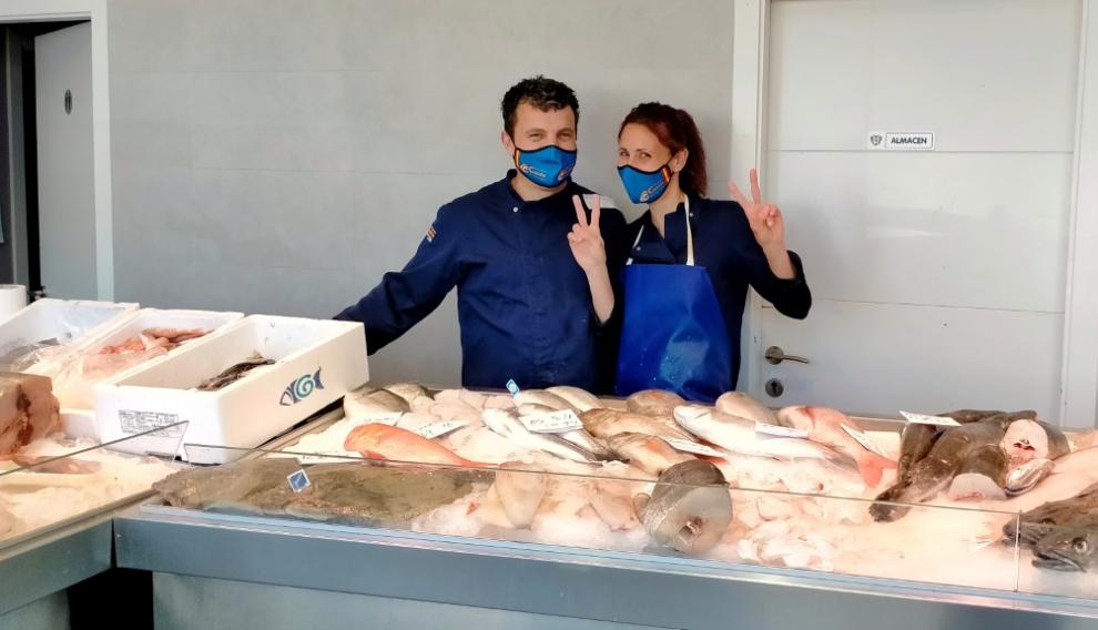 La Pescadería Cañete está ubicada en los mercados de Valdespartera y Montecanal.