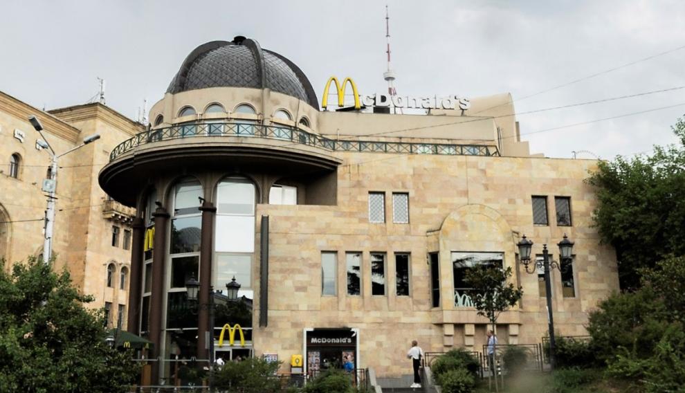 El restaurante McDonalds de Tbilisi, Georgia