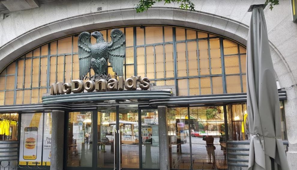 Fachada del McDonalds de Oporto en Portugal