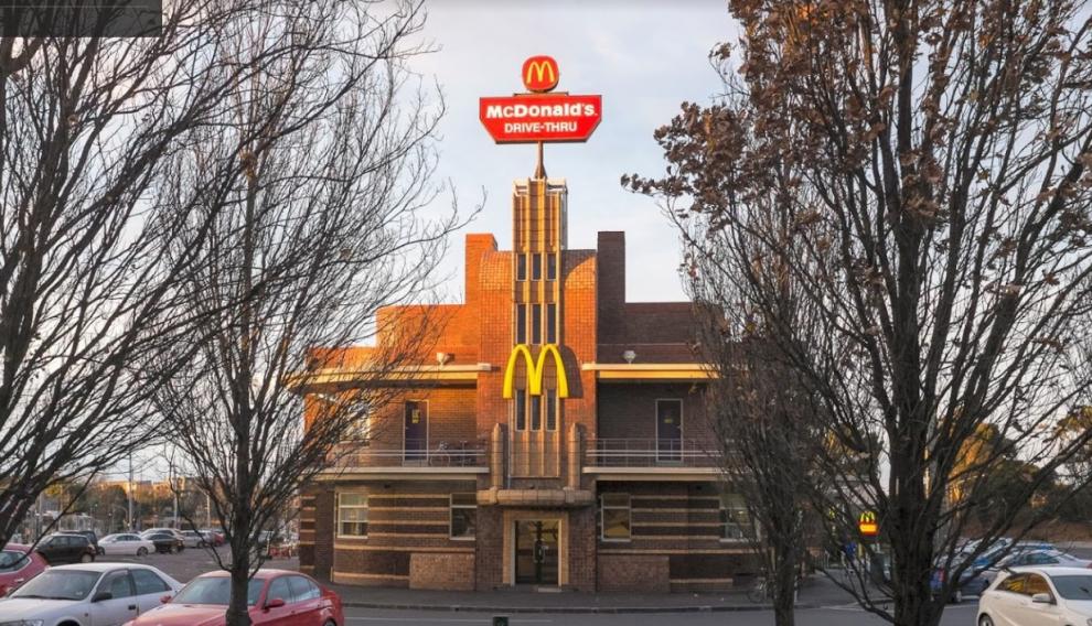 Uno de los McDonalds de Melbourne con estilo art decó
