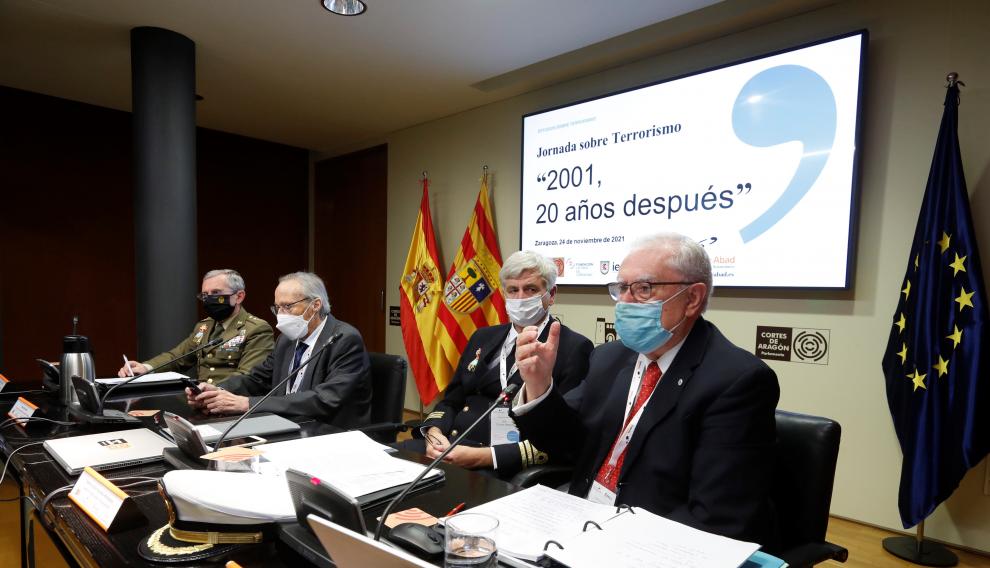 Javier Rupérez (a la derecha) y Josep Piqué, ayer en las Cortrs de Aragón.