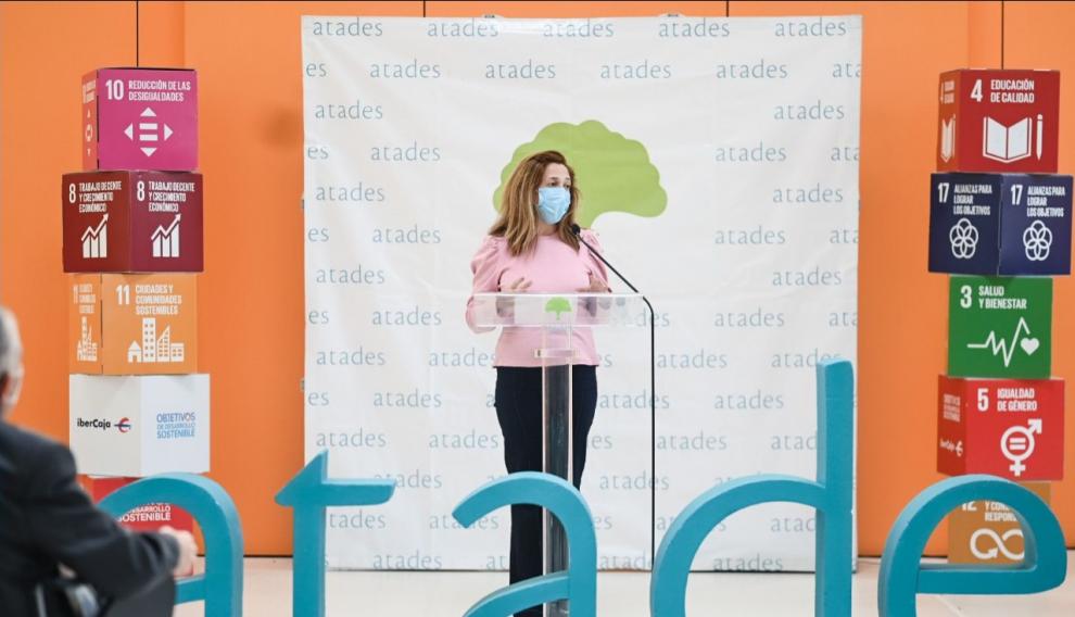 Mónica Gaya, madre de dos alumnos de Atades ha intervenido en representación de las familias
