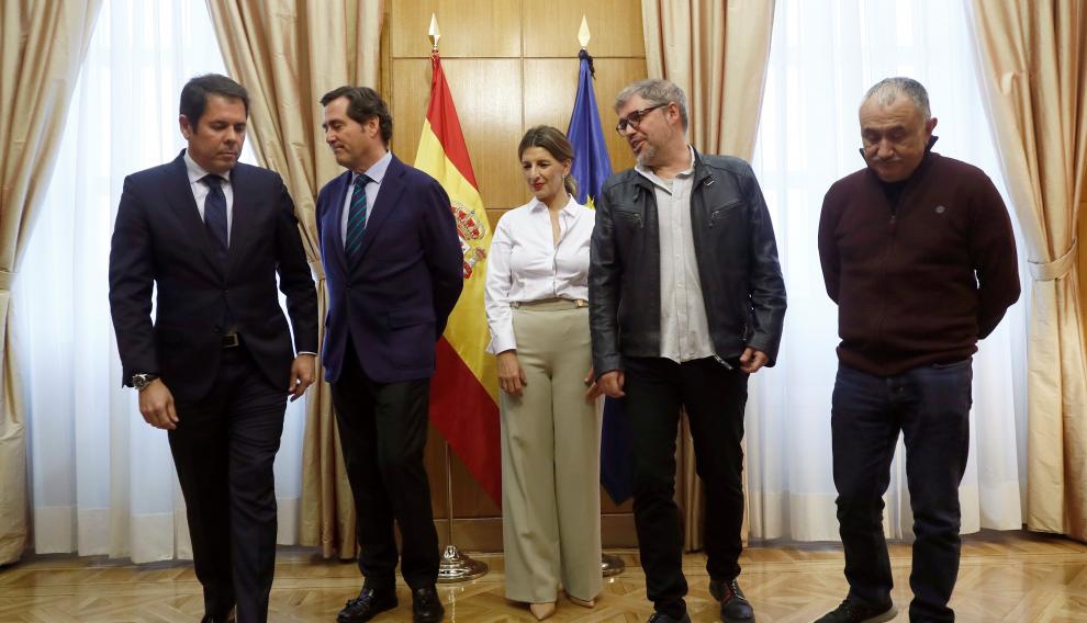 Yolanda, el pasado enero, con los máximos representantes de la CEOE, Cepyme, UGT y CC. OO.