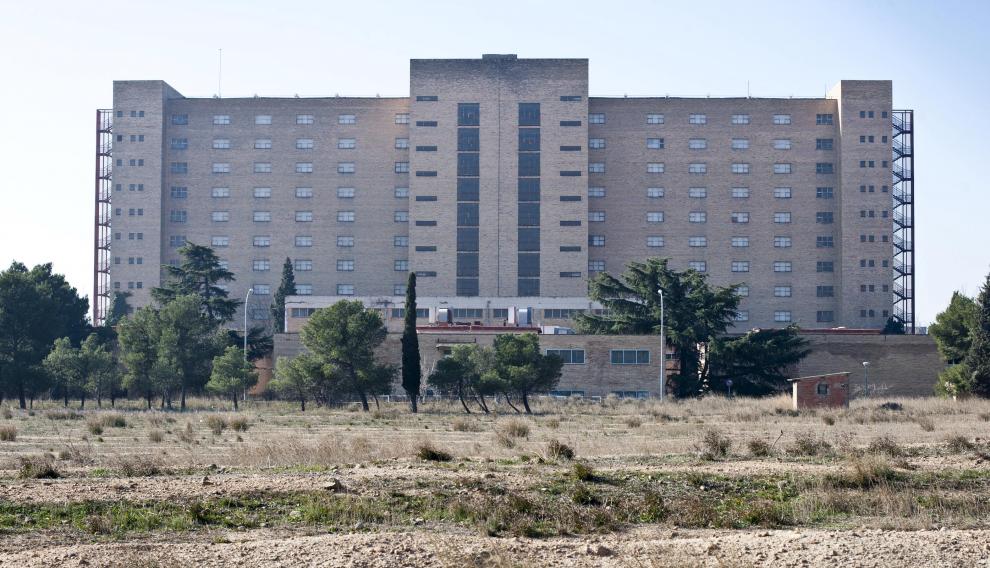 Diseñada por el madrileño Manuel Ambrós, la Universidad Laboral pasa por ser un paradigma de la arquitectura moderna de la posguerra en Aragón. Catalogada por la Fundación Docomomo, se derribará en 2022.
