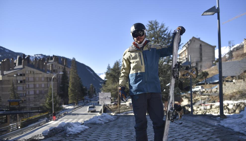 Ximo Pascual, profesor de snowboard en Baqueira.