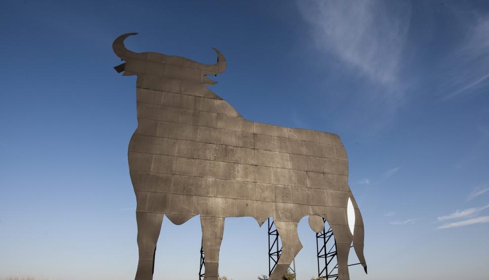 El toro de Osborne en Peñalba.