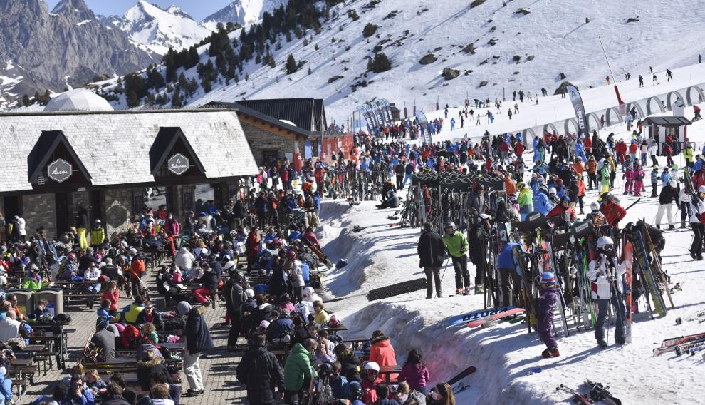 La estación de Aramón Formigal-Panticosa registró una gran ocupación este sábado en una nueva jornada soleada.