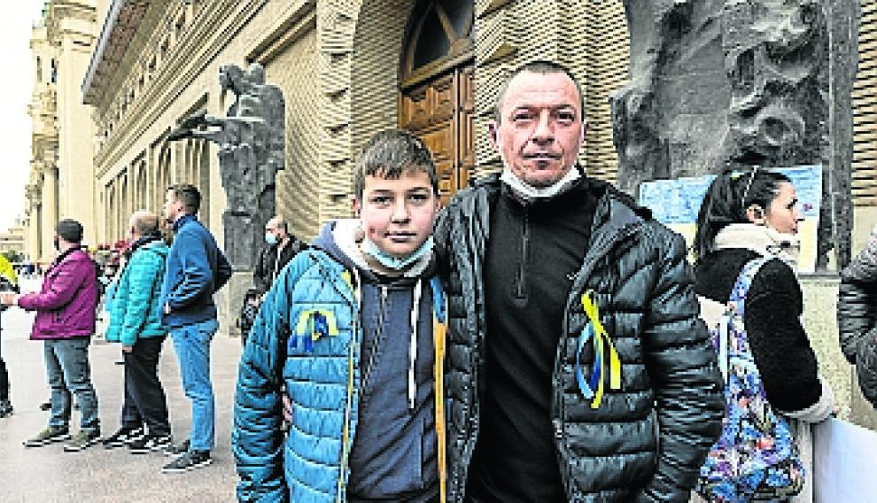Olexander Burykin participó en la concentración de Zaragoza junto a su hijo Maxim