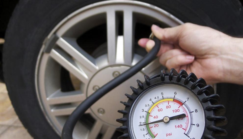 Es importante que las ruedas lleven la presión de aire que requiere cada vehículo
