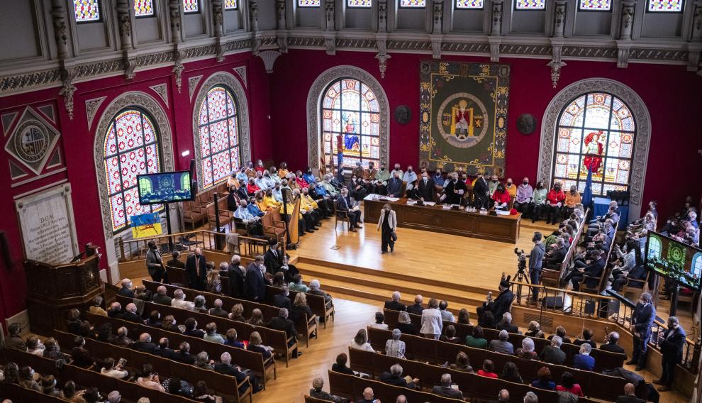 Después de dos años con restricciones por la pandemia, la sala del Paraninfo se ha llenado este viernes de público