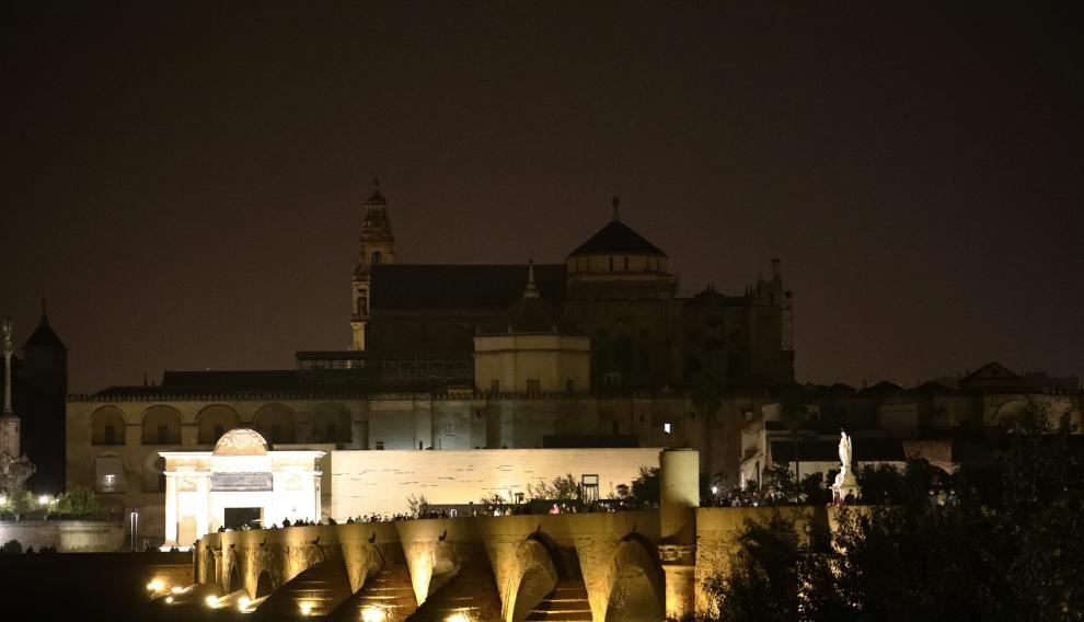 Córdoba apagó las luces de sus monumentos