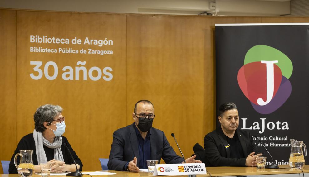 Marisancho Menjón, Felipe Faci y Carmelo Artiaga presentaron este lunes el programa en torno a la candidatura de la jota.
