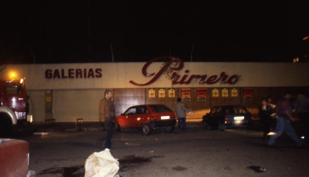 El vigilante jurado falleció sobre las diez de la noche del 7 de abril de 1993 frente al supermercado Galerías Primero, en la plaza de las Madres de Mayo, en Monsalud, en el barrio de Ddelicias.