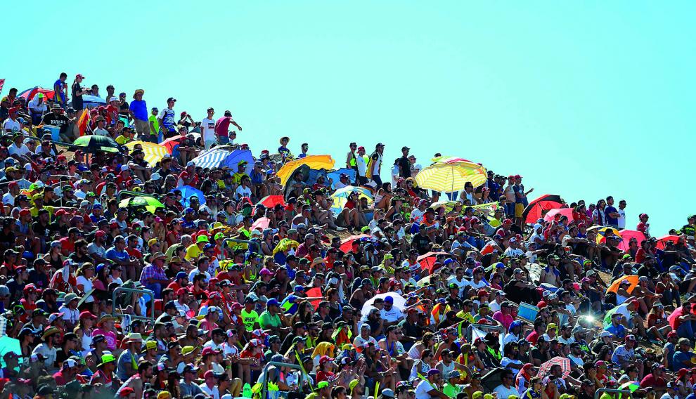 Peregrinación hasta Alcañiz: cada año, decenas de miles de aficionados peregrinan hasta esta localidad para seguir alguna de las pruebas de motor que acoge, especialmente el Mundial de Motociclismo y el de Superbikes.