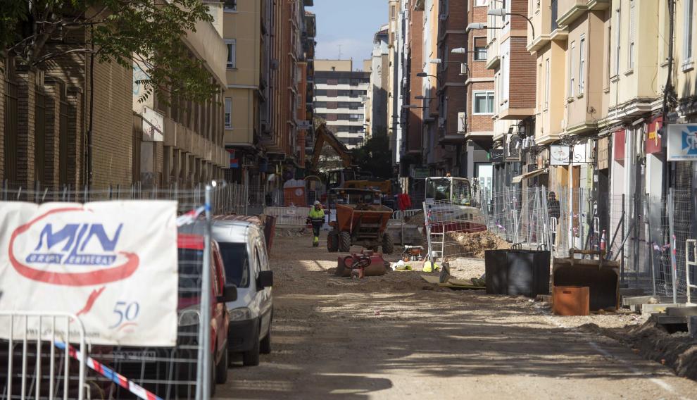 Imagen de las obras en la calle de Félix Latassa de Zaragoza.
