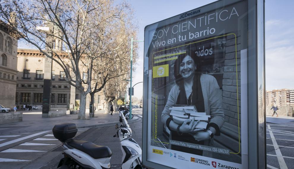 Campaña publicitaria, mupi, en Zaragoza con motivo del Día Internacional de la Mujer y la Niña en la Ciencia.