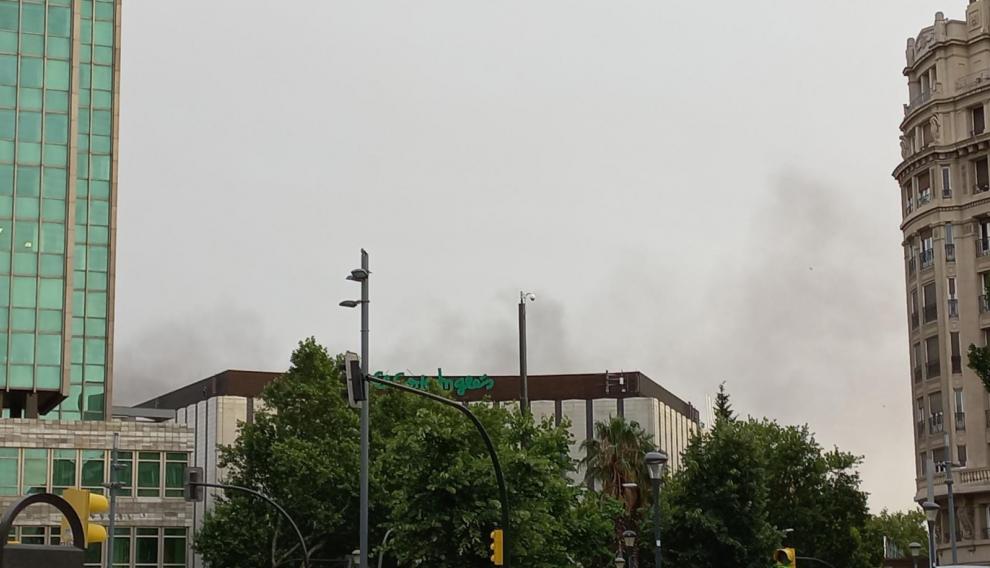El humo del incendio se veía desde el centro de Zaragoza