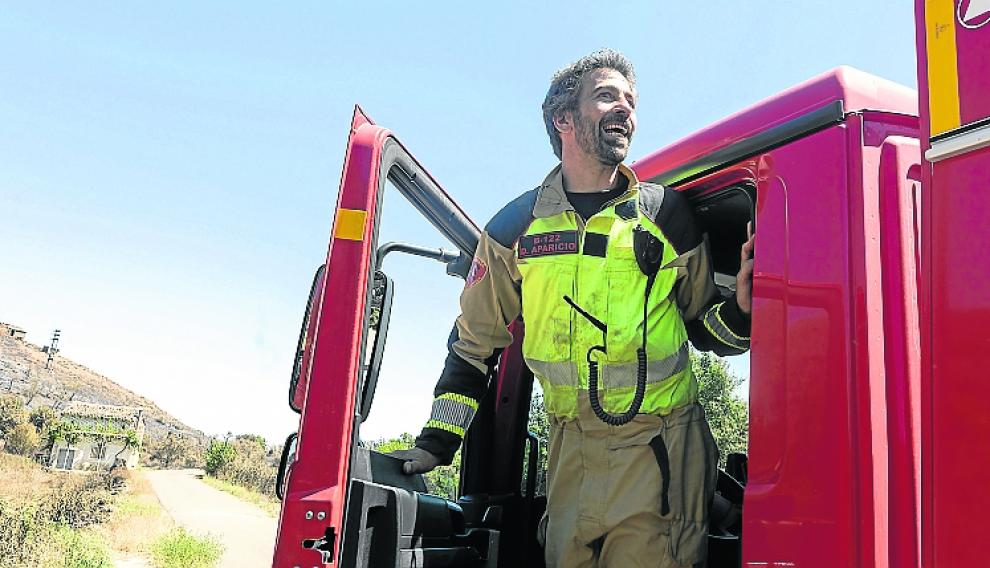Daniel Aparicio, en el camión de bomberos de la DPZ