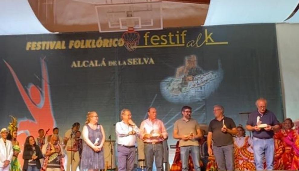 Homenaje de la organización a los alcaldes de Alcalá durante los 30 años de trayectoria de Festifalk.