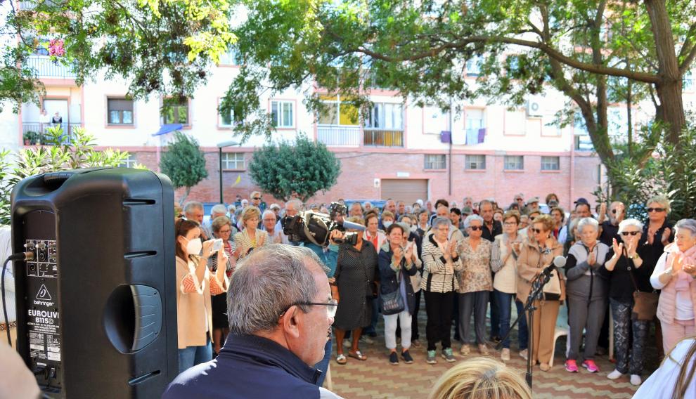 Unas 250 personas han arropado a los sanitarios del centro de salud de Tauste en su protesta