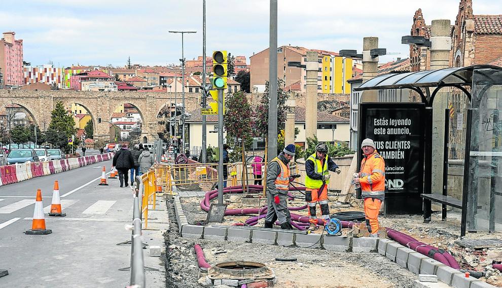 La reforma de la ronda de Dámaso Torán ha eliminado uno de los tres carriles de la calzada.