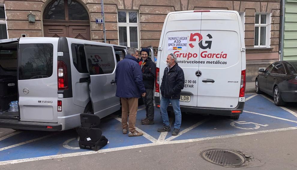 Convoy de furgonetas organizado en Binéfar en marzo de 2022 para traer refugiados de Ucrania.