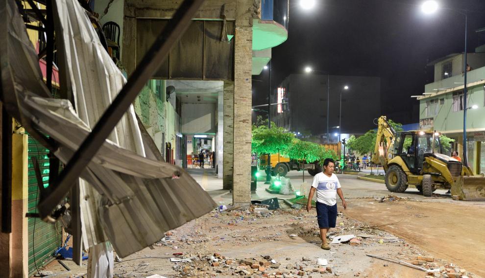 Aftermath of an earthquake in Machala