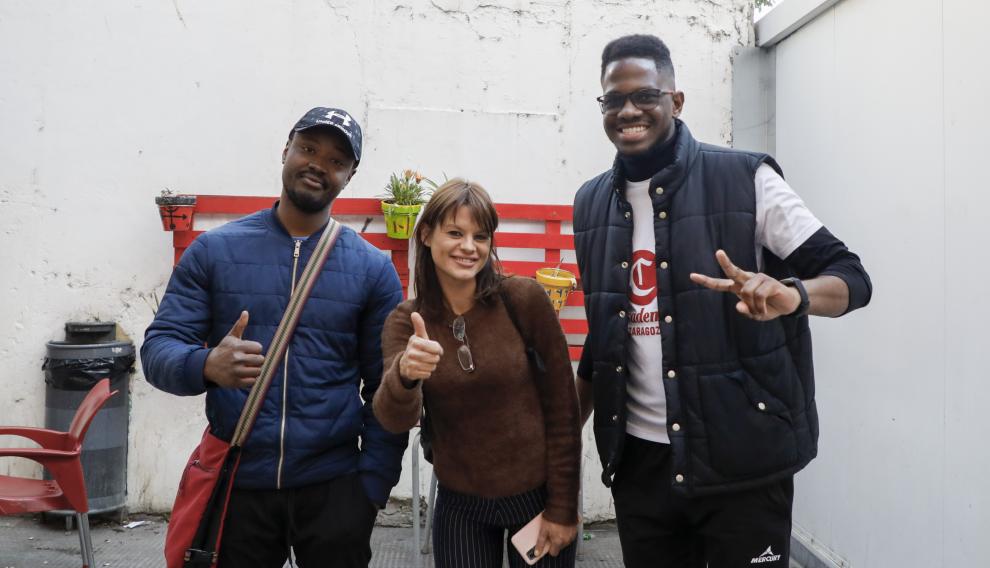 De izquierda a derecha, Alfa Yellow, Vanessa y Melvin Myers.