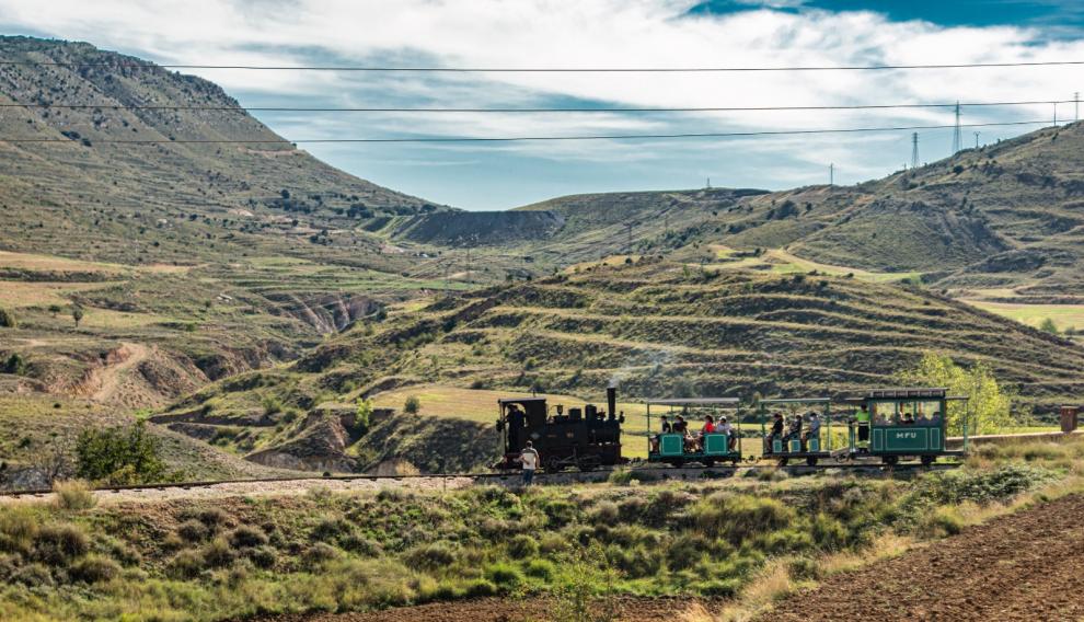 El tren recorre 2,5 kilómetros por el término municipal, entre el Pozo Santa Bárbara y el antiguo Hospital Minero.