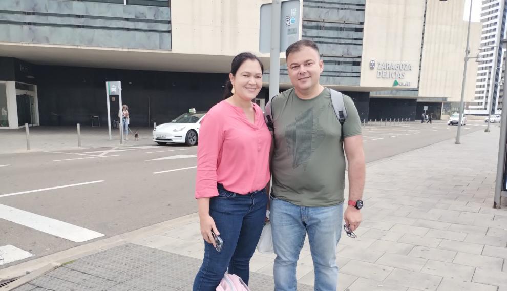 Diego y Rafaela Cirino, afectados por los retrasos de la alta velocidad.