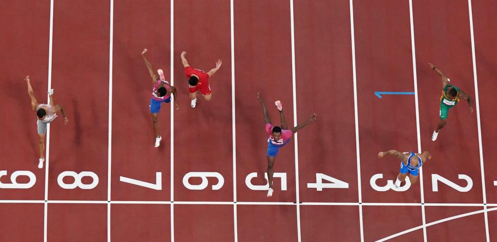 Tokyo 2020 Olympics - Athletics - Mens 100m - Final - OLS - Olympic Stadium, Tokyo, Japan - August 1, 2021. Lamont Marcell Jacobs of Italy crosses the line to win gold REUTERS/Pawel Kopczynski[[[REUTERS VOCENTO]]] OLYMPICS-2020-ATH/M-100M-FNL