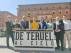 Los representantes institucionales que apoyan a Teruel como sede de la Agencia Espacial posan con el lema de la candidatura.