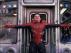 Escena de 'Spiderman 2' en la que el protagonista detiene un tren sin frenos gracias a sus telarañas.