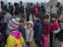 Niños refugiados hacen fila en el campo de Idomeni (Grecia) para obtener comida.