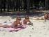 Varias jóvenes disfrutando de un baño de sol en Playa Pita el pasado verano