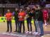 Los jugadores del Voleibol Teruel, ovacionados este domingo.