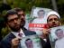 Activistas sujetan carteles con la imagen del periodista desaparecido Yamal Khashoggi