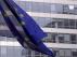 La bandera europea ante uno de los edificios de la UE en Bruselas.
