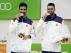 Pablo Abián y Luis Enrique Peñalver muerden su medalla de plata en bádminton en los Juegos del Mediterráneo de Orán de 2022