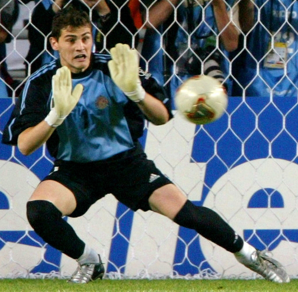 Departing Real Madrid captain and goalkeeper Iker Casillas waves to supporters at an official send-off at the Bernabeu stadium in Madrid, Spain, July 13, 2015.  Several hundred Real Madrid fans chanted for president Florentino Perez to resign at an official send-off for goalkeeper and captain Iker Casillas at the Bernabeu stadium on Monday. Real held the presentation following criticism over the surreal nature of Casillas's tearful news conference on Sunday, when he appeared to be alone in the stadium press room to read out a farewell statement. REUTERS/Andrea Comas SOCCER-SPAIN/CASILLAS
