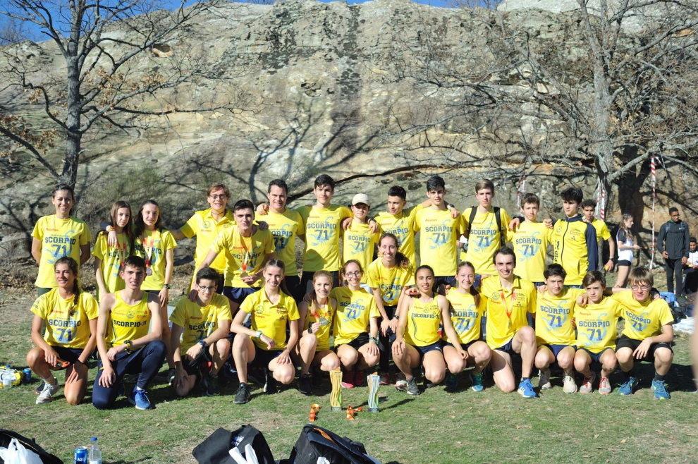 Componentes del Alcampo Scorpio 71 en el Campeonato de España de campo a través celebrado en el monte Valonsadero