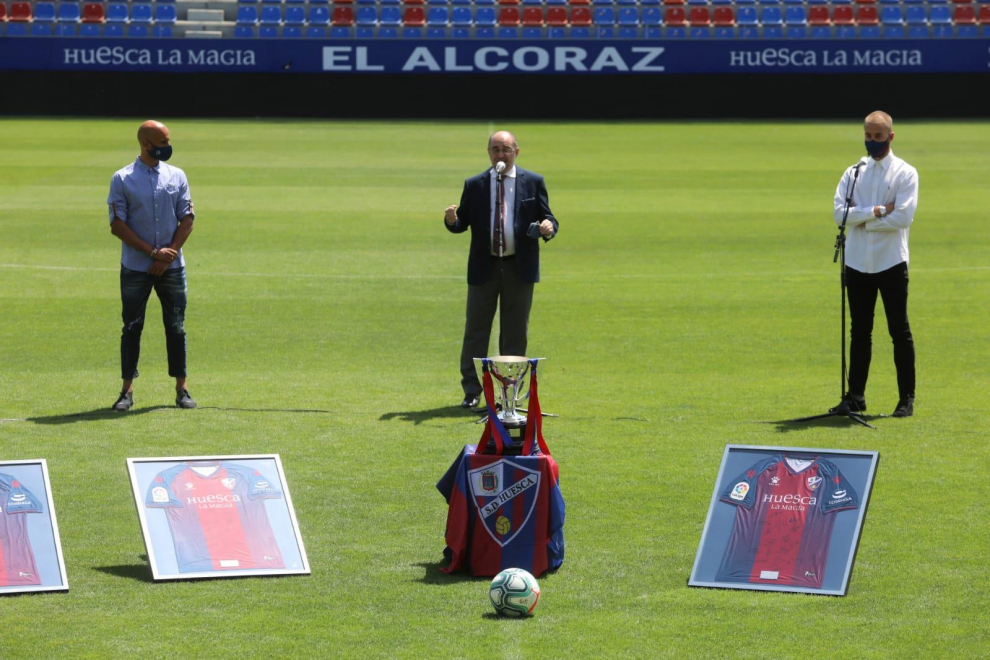 Lambán, en la recepción de la SD Huesca por el título de liga y el ascenso a Primera.
