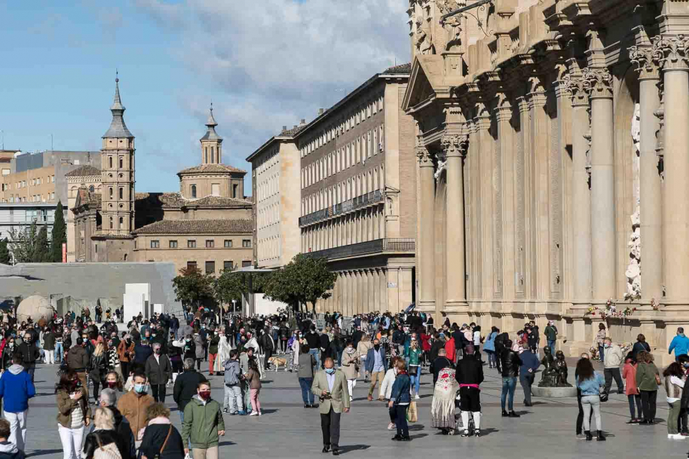 Plaza del Pilar y Policía de subsuelo en el día grande de Zaragoza, 2020