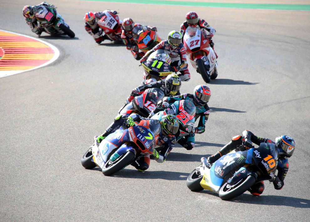 Una de las esiones de entrenamiento de Moto2 celebrada este viernes en el circuito de Motorland